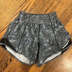 Lululemon Hotty Hot size 0 high rise 4” short